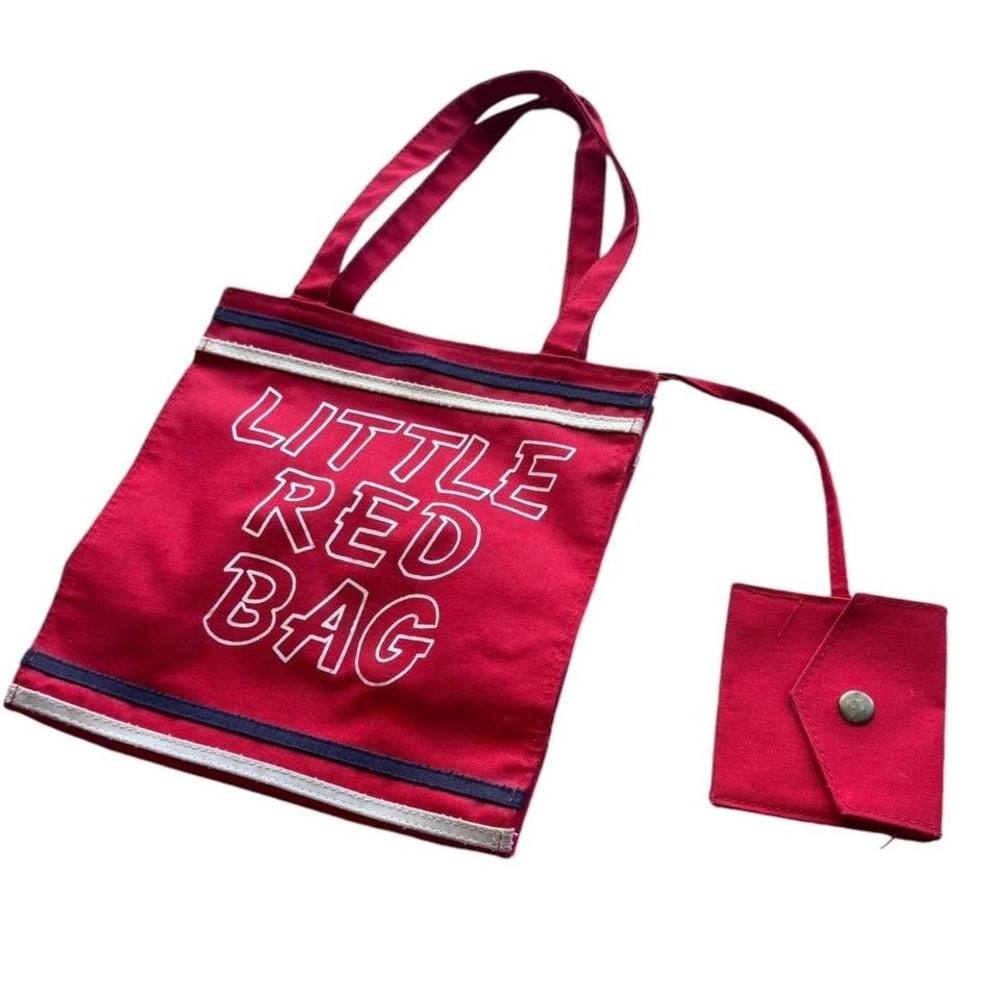 Vintage red shoulder tote bag with matching coin purse and cute retro vibes